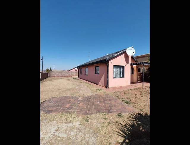 2 BEDROOM HOUSE FOR SALE IN LENASIA SOUTH EXT 4